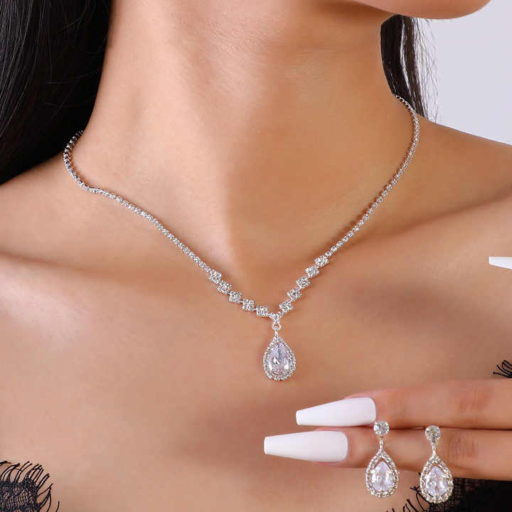 Bộ trang sức hình giọt nước