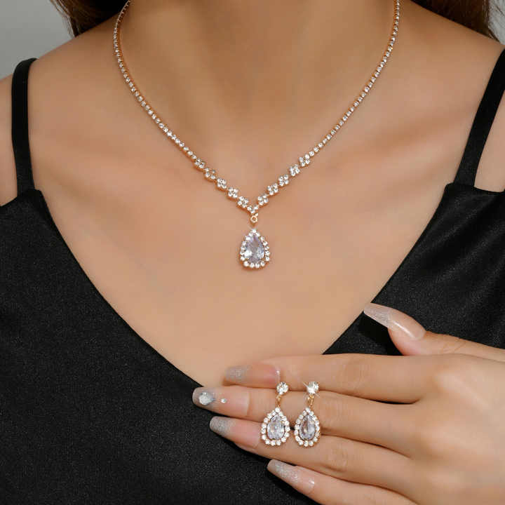 Bộ trang sức hình giọt nước