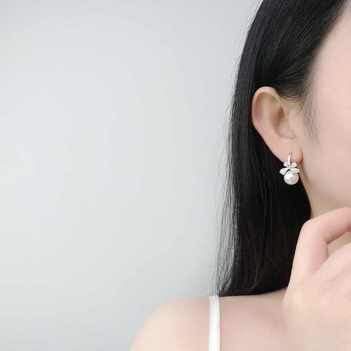 Bông tai Nụ Trắng