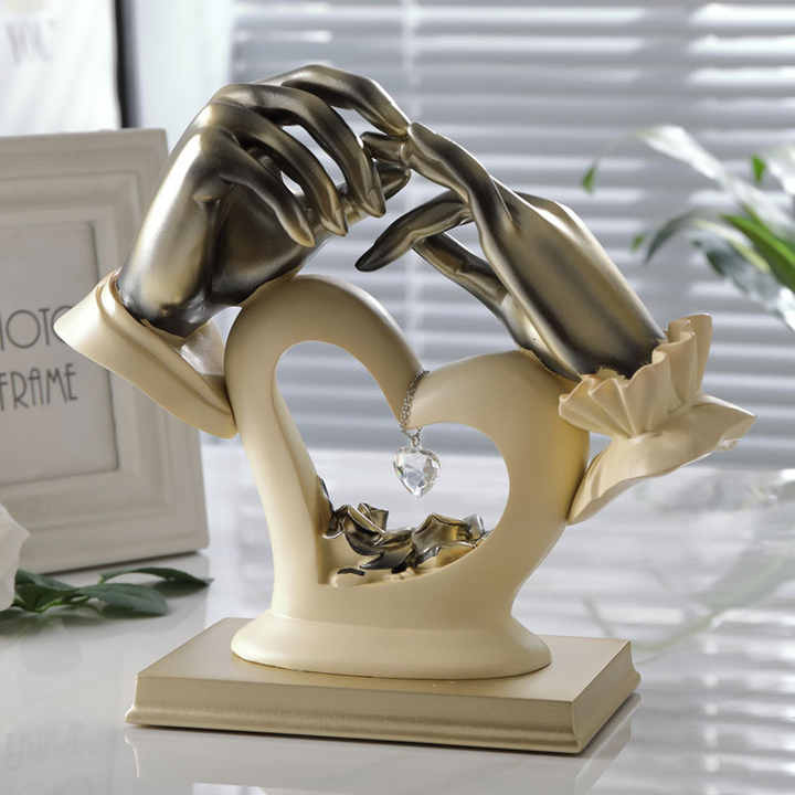 Tượng Đôi Tay Trao Nhẫn 