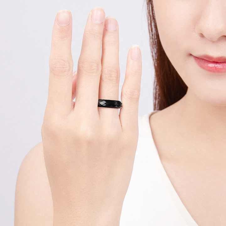 Nhẫn đá vát cạnh
