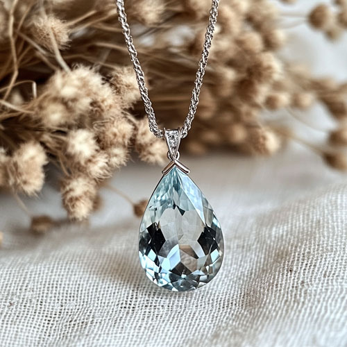 Trang sức bằng đá quý